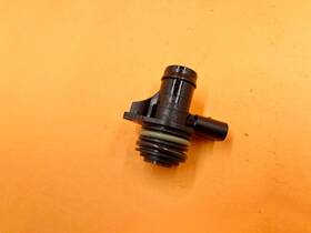 0p2-103-202-e Bentley 17-24 Lamborgini Urus Bentayga Pipe Union Adapter With Heating Element Oem