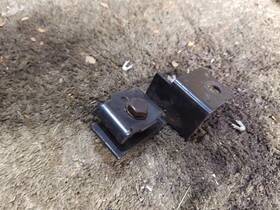 13311722580 Bmw 1990 535i E34 M30b35 Fuel Feed And Return Line Mounting Holder Bracket