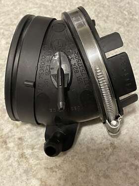 7536002-4 Bmw 1371 Air Intake Hose Connector