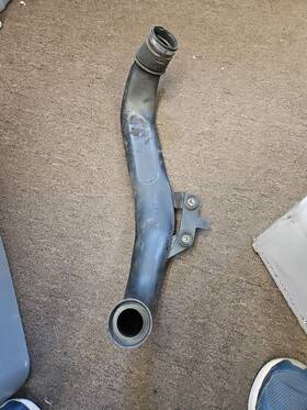 7600002 Bmw 2008-2010 5 Series E6x Air Intake Induction Inlet Pipe Oem