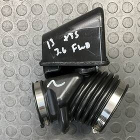 696175 Cadillac 2013-2019 Xts 3.6l Fwd Air Cleaner Duct Pipe Tube Oem