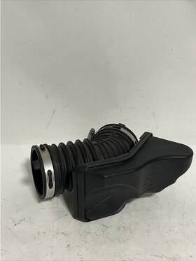 23113527 Chevrolet 14-19 Chevy Impala 2.5l Air Intake Cleaner Outlet Duct Hose Tube Pipe
