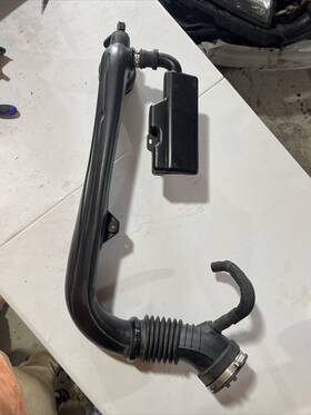 Pa6-gf12 Chrysler 2016 200 2.4l Air Cleaner Intake Duct Hose Tube Oem