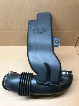 15199581 General Motors 2004 Gmc Envoy 5.3l Engine Air Cleaner Outlet Duct Intake Hose Tube