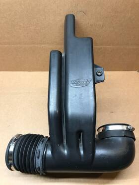 15229784 General Motors 2005 Gmc Envoy 5.3l Engine Air Cleaner Outlet Duct Intake Hose Tube