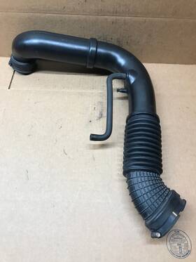 21008303 General Motors 2001 Saturn S 1.9l Engine Air Cleaner Outlet Duct Intake Hose Tube
