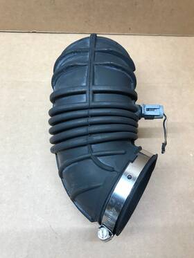 25147228 General Motors 1996 Buick Century 3.1l Engine Air Cleaner Outlet Duct Intake Hose