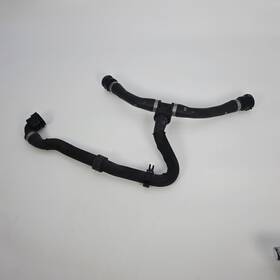 8747913 Genuine Oem 20-25 Bmw M8 F91 4.4l Engine Water Coolant Connector Hose Used