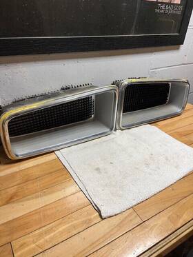 486394 Gm 486393 1972 72 Gto Lemans Endura Bumper Grilles - Lh And Rh