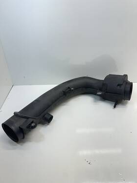 84470689 Gm Cadillac Xt4 2.0l Air Cleaner Outlet Intermediate Hose Tube Pipe Oem 2019-23