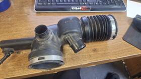 84486695 Gm 16-19 Camaro 3.6 Air Inlet Hose Genuine Cleaner Outlet Duct