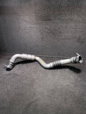 87839947 Gmc 2017 Sierra 2500 Denali Air Cooler Inlet Pipe Hose Oem