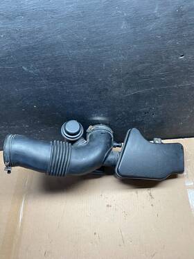 28130-3m100 Hyundai 200 To 2012 Genesis V8 4.6l Hose Air Intake C2273