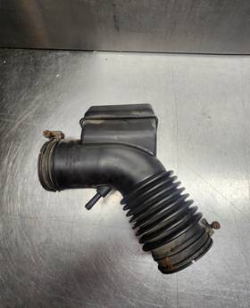 Hyundai 28138-2d001 2001-2003 Elantra 2.0l Air Cleaner Intake Hose Assembly Oem