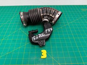 1ma0a Infiniti 16576 15-19 Q70l - Right Passenger Side Engine Air Intake Hose Tube Oem