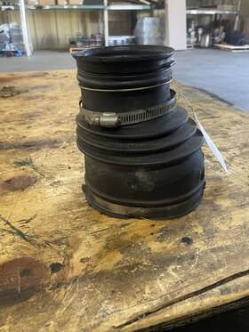 3687720c2 International 3687720c1 Air Cleaner To Turbo Plastic Hose Connector 3687721 C92