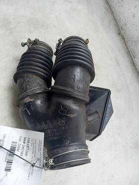 338.le1299 Lexus 1999 Rx300 3.0l 4wd At Air Tube / Resonator