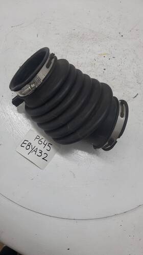 P645 Lincoln 2007 Town Car Air Intake Hose Duct Tube Unit