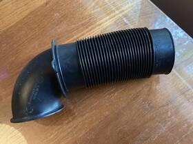 102-094-28-82 Mercedes-benz W123 1985 300td California Intake Scoop And Pipe Fender Mounted