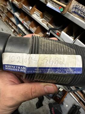 102-094-56-82 Mercedes-benz 1020945682 Oem M102 Engine Air Intake Hose 190e W201 W123 W124 Used