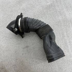 A1760940282 Mercedes Benz 16-18 G550 W463 Right Side Engine Air Inlet Duct Intake Pipe Tube