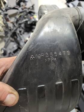 Mr355479 Mitsubishi Genuine Intake Cover