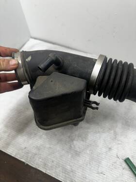16576-8j010 Nissan 2002-2006 Altima Air Cleaner Intake Hose Pipe Tube Duct Oem