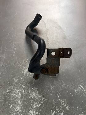 Nissan 1658548121 Frontier Air Duct Tube 2003