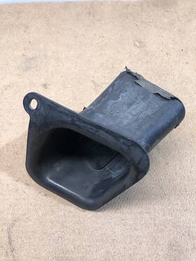 62820-cd000 Nissan 2003-2006 350z Front Air Intake Duct Guide 62820 Cd000 Oem P2