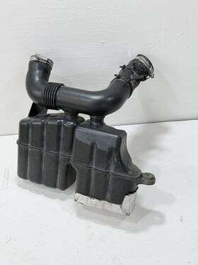 A132.090 Smart 08-15 Fortwo 1.0l L3 Gas Engine Motor Air Intake Resonator Box Oem