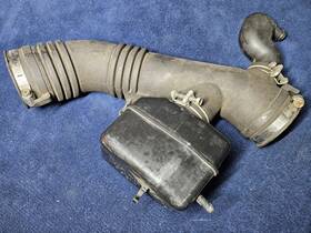 Toyota 17894-62040 2000 Tundra 3.4 V6 Cold Air Hose Intake Tube W Resonator Box