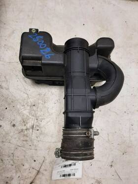 338.to1802 Toyota 02 Tacoma 2.7l Plastic Resonator And Hose To Throttle