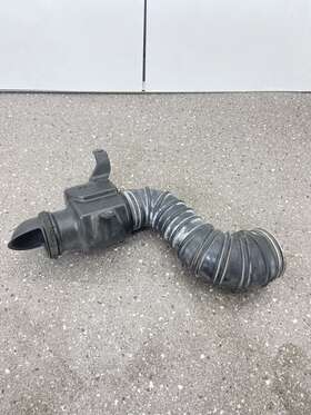 81493vn Toyota 2004-2006 4runner Air Cleaner Filter Hose Inlet Baffle With Tube Oem